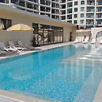 Europroperties Skyline 公寓