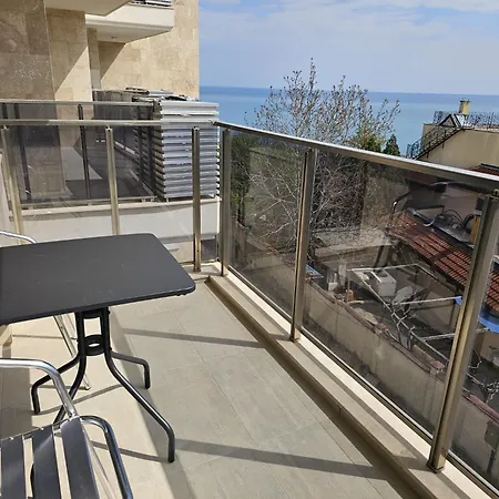 Europroperties Skyline Apartment
