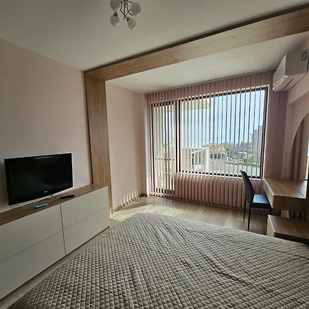 Апартаменты Europroperties Skyline *