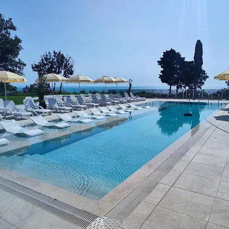 Апартаменты Europroperties Skyline